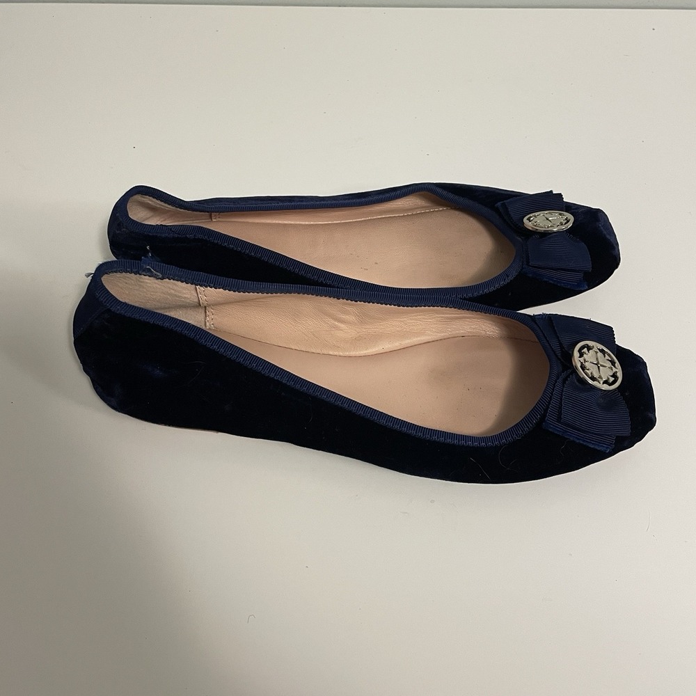 KATE SPADE Fontana Too Velvet Bow Ballet Flats‎ Size 8.5 Navy Blue Silver Charm